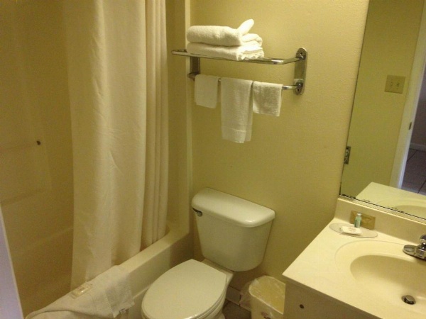 Country Hearth Inns And Suites Augusta image 24